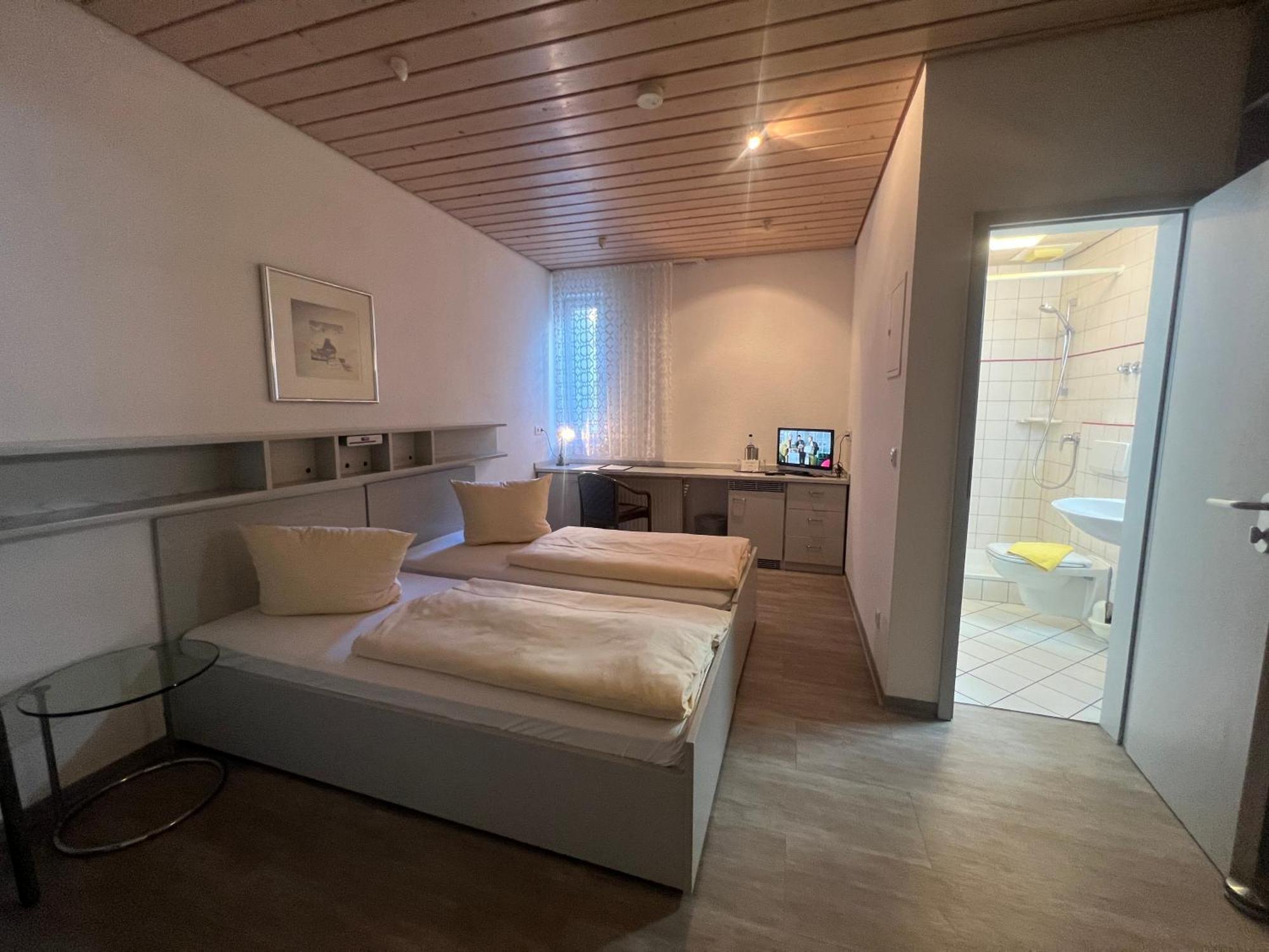 Hotel Cronberger Hof ลาเดนบวร์ก ภายนอก รูปภาพ