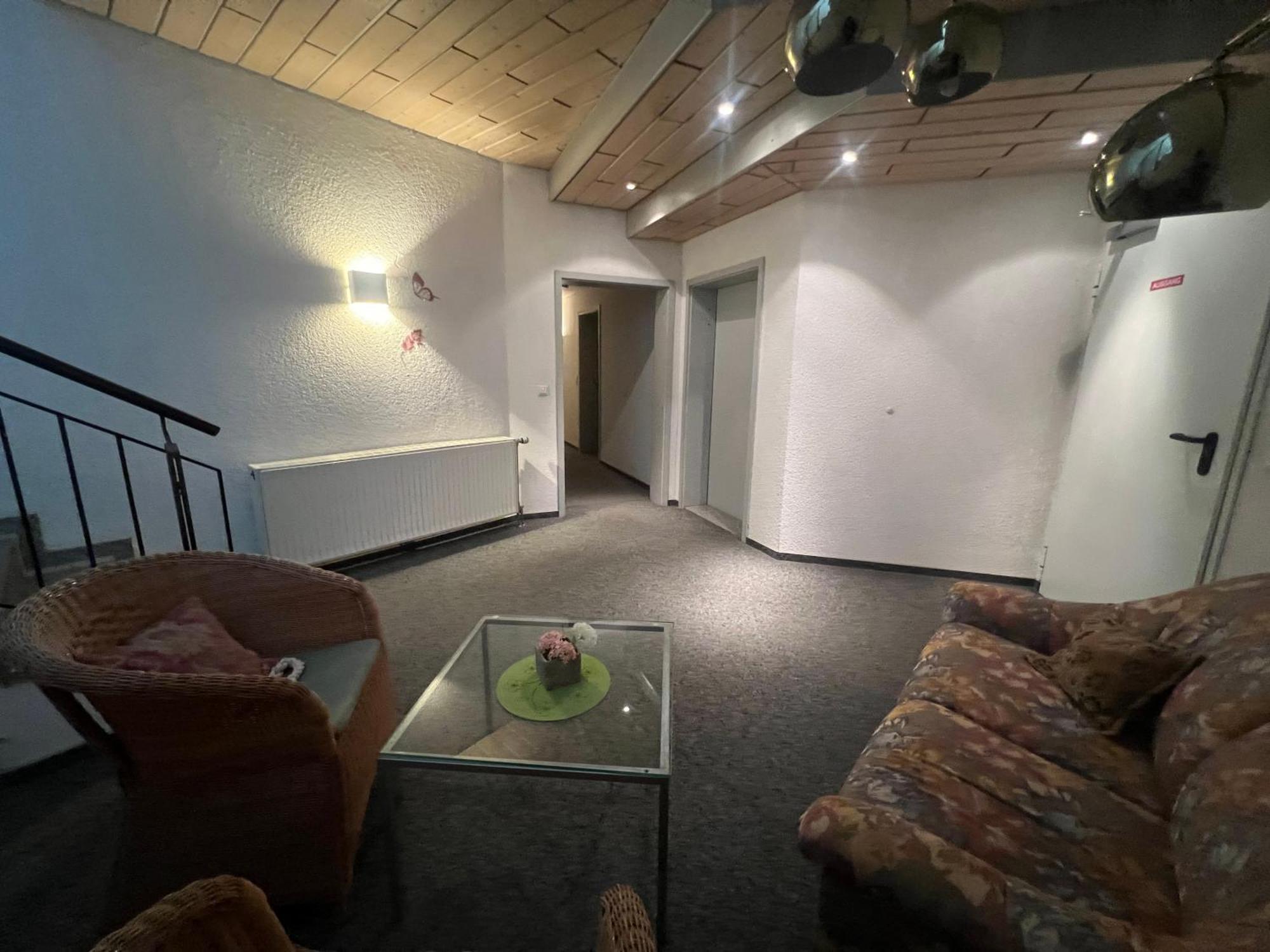 Hotel Cronberger Hof ลาเดนบวร์ก ภายนอก รูปภาพ