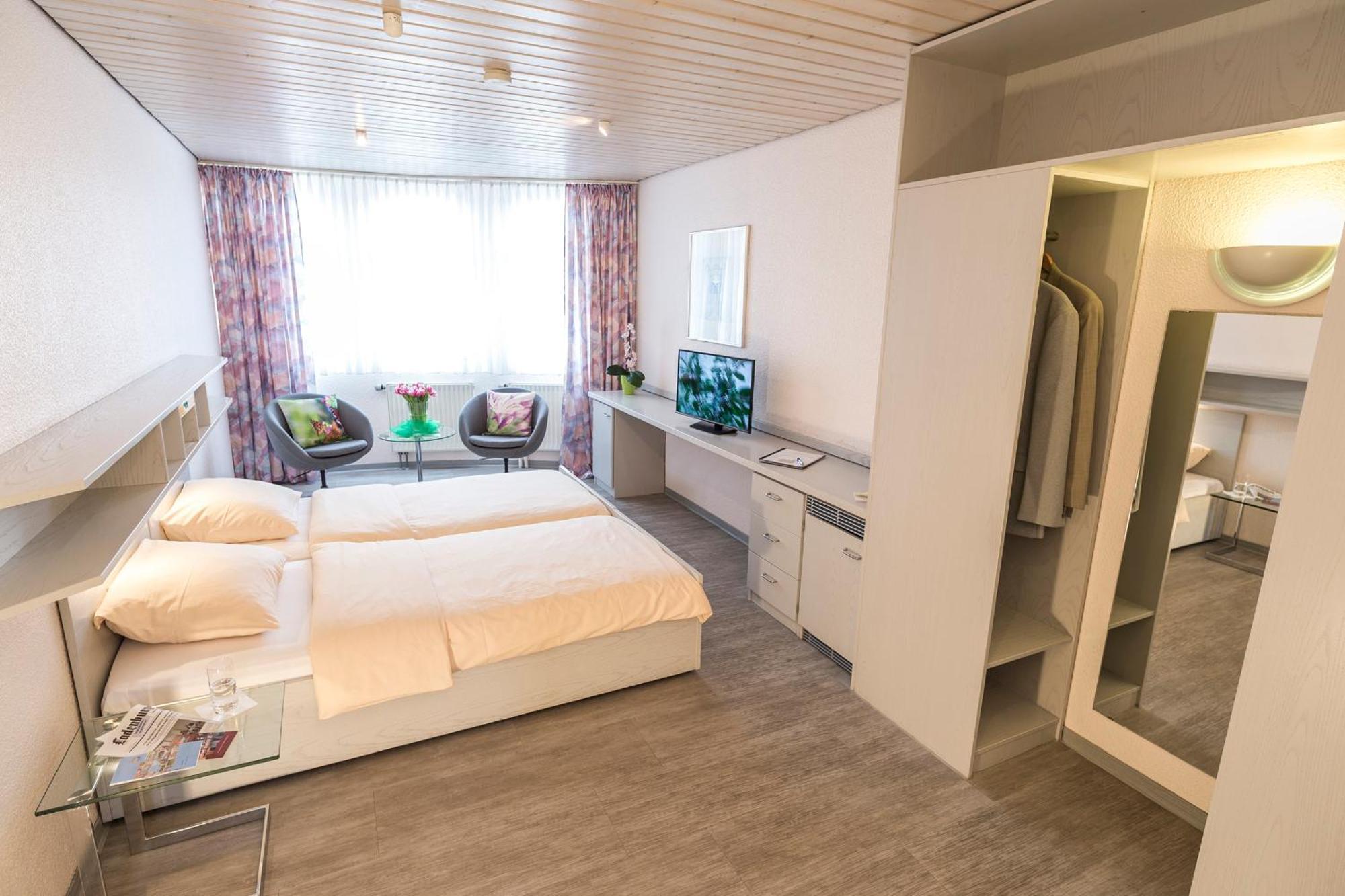 Hotel Cronberger Hof ลาเดนบวร์ก ภายนอก รูปภาพ