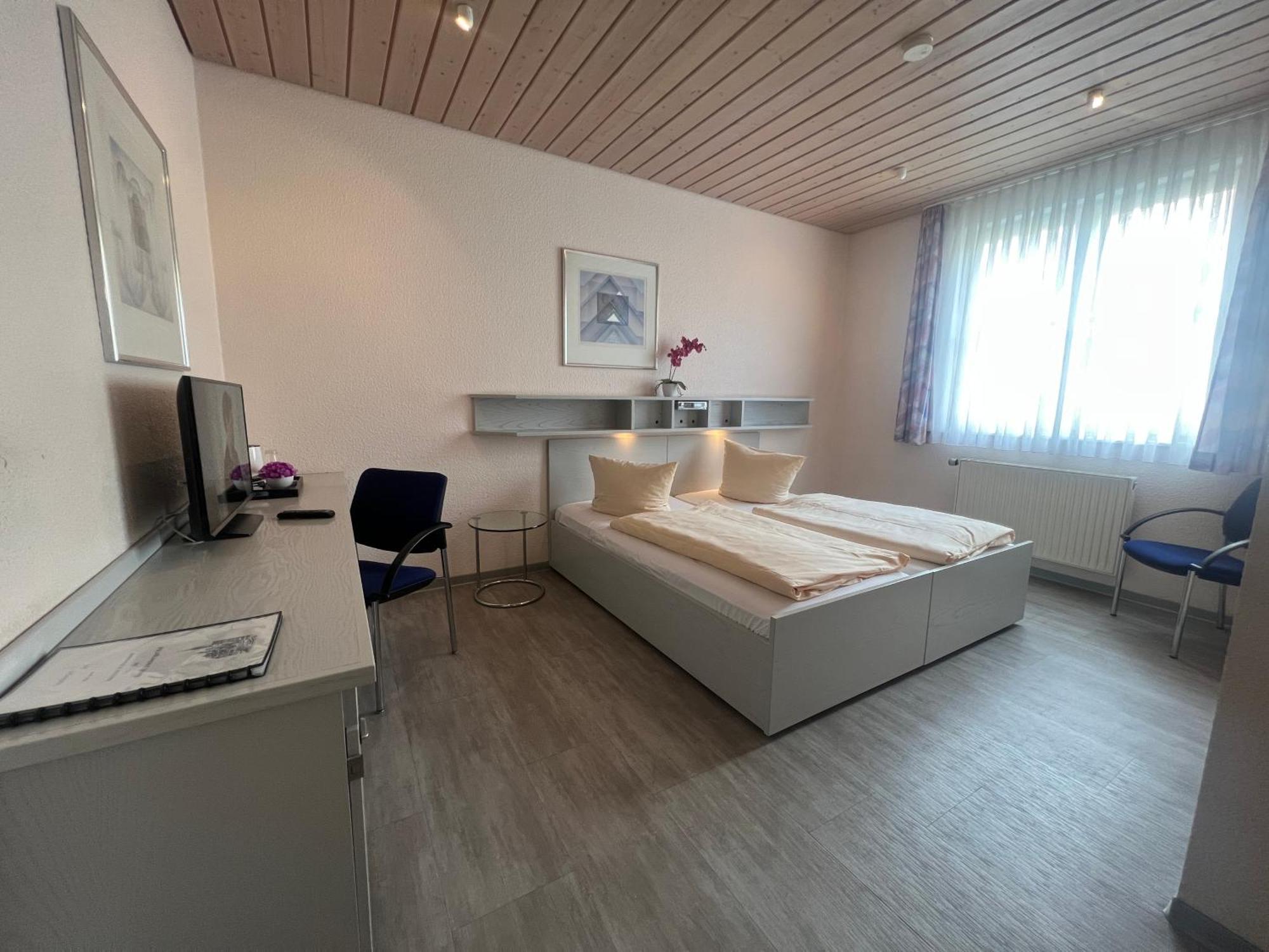 Hotel Cronberger Hof ลาเดนบวร์ก ภายนอก รูปภาพ
