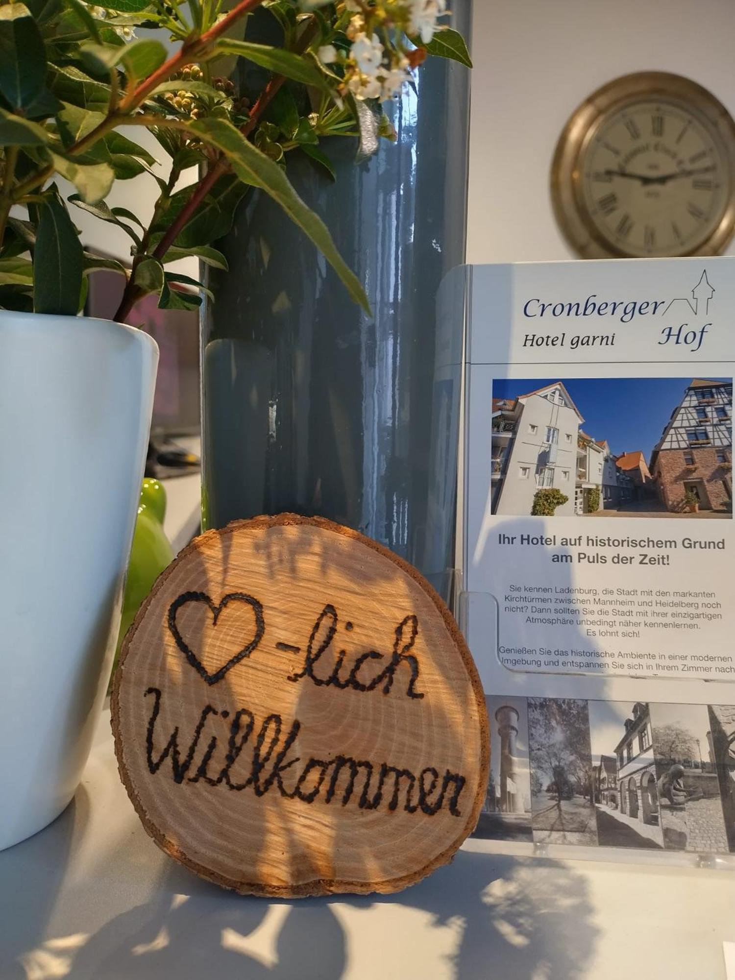 Hotel Cronberger Hof ลาเดนบวร์ก ภายนอก รูปภาพ