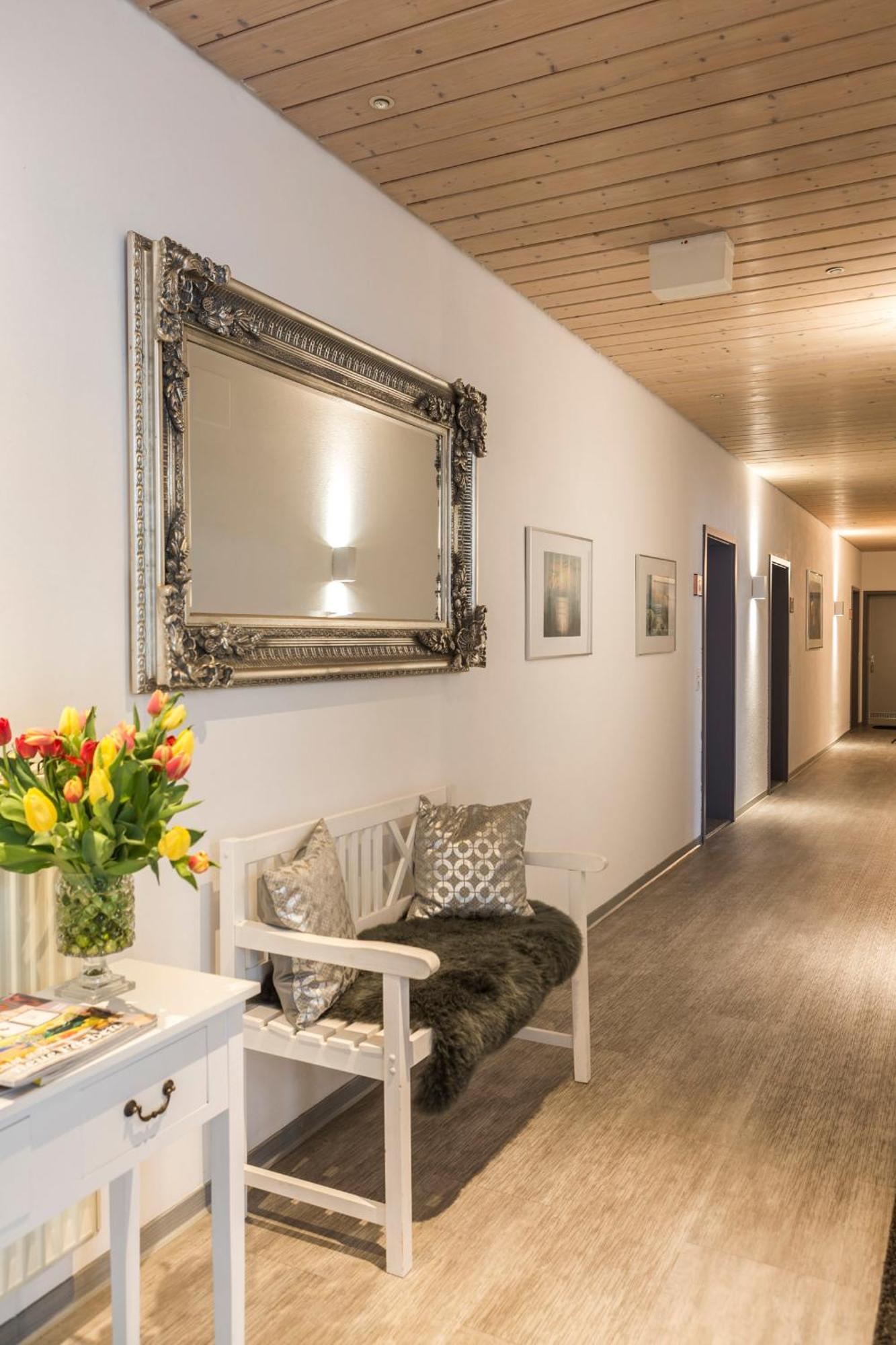 Hotel Cronberger Hof ลาเดนบวร์ก ภายนอก รูปภาพ